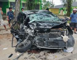 Sekitar SMKN 5 Pekanbaru, Kecelakaan Bus vs Mobil di Pekanbaru Akibatkan 1 Penumpang Meninggal